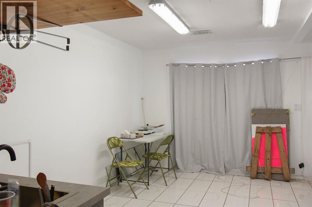 5205 50 Street Property Photo 4