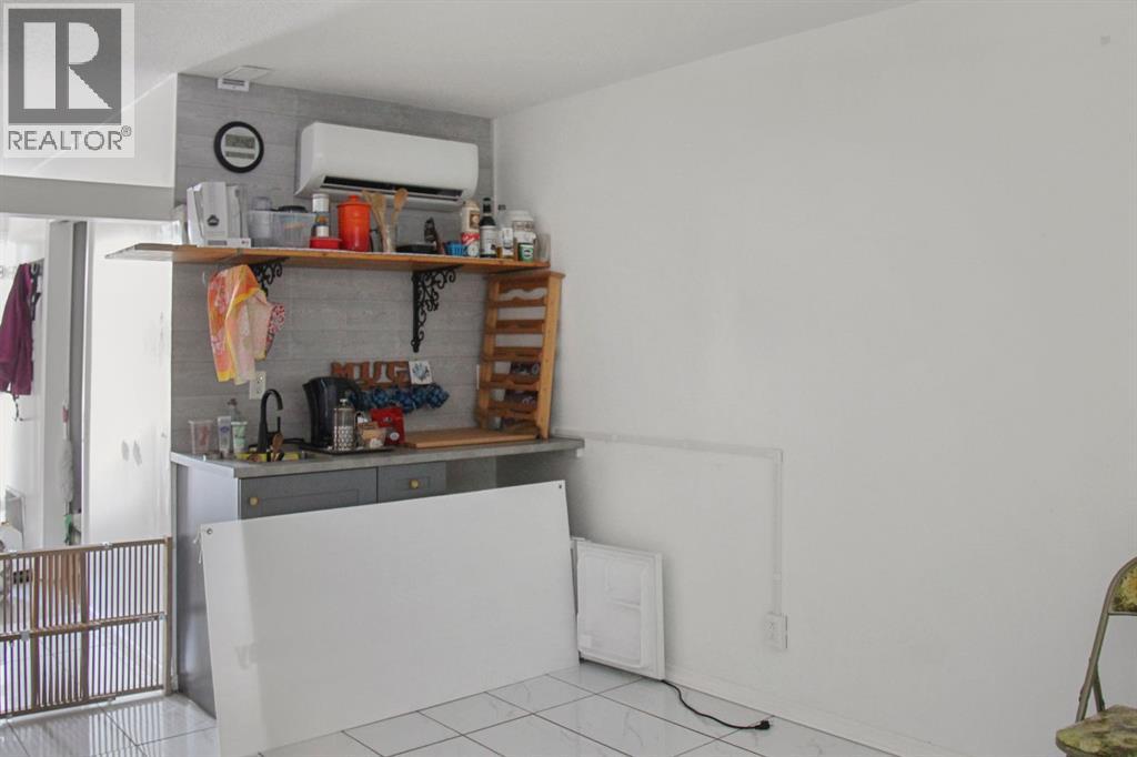 5205 50 Street Property Photo 5