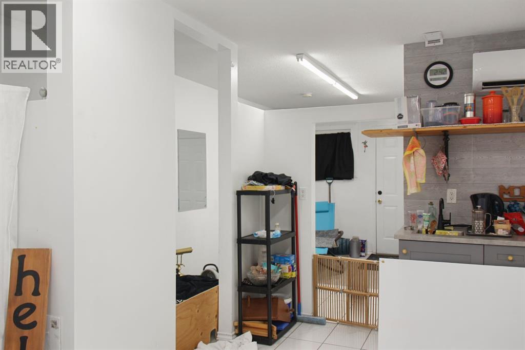 5205 50 Street Property Photo 6