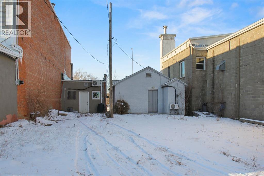 5205 50 Street Property Photo 11