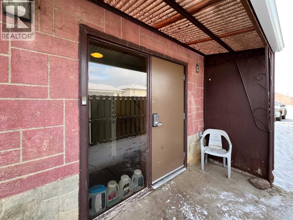 302 1 Street Southeast Property Photo 3