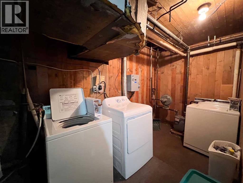 302 1 Street Southeast Property Photo 14