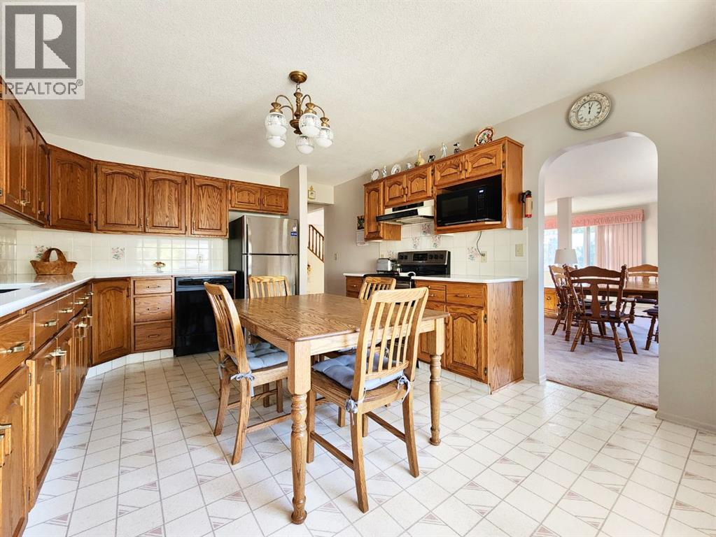 112 43 Avenue W Property Photo 3