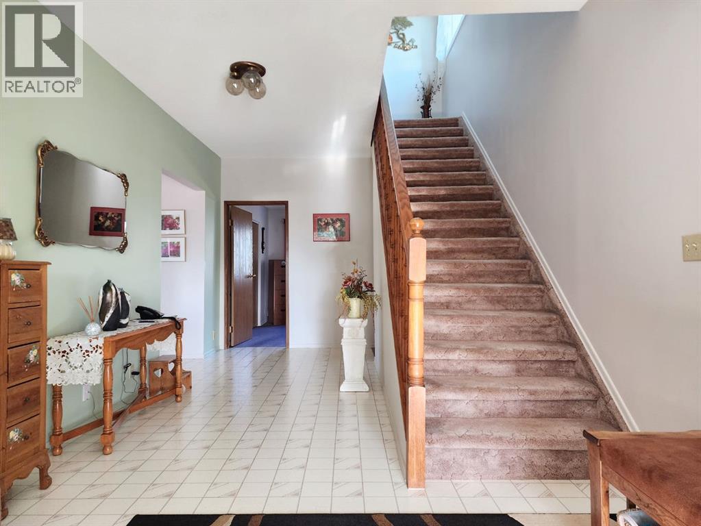 112 43 Avenue W Property Photo 4