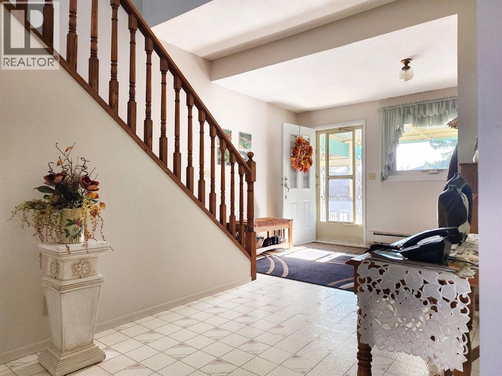 112 43 Avenue W Property Photo 5