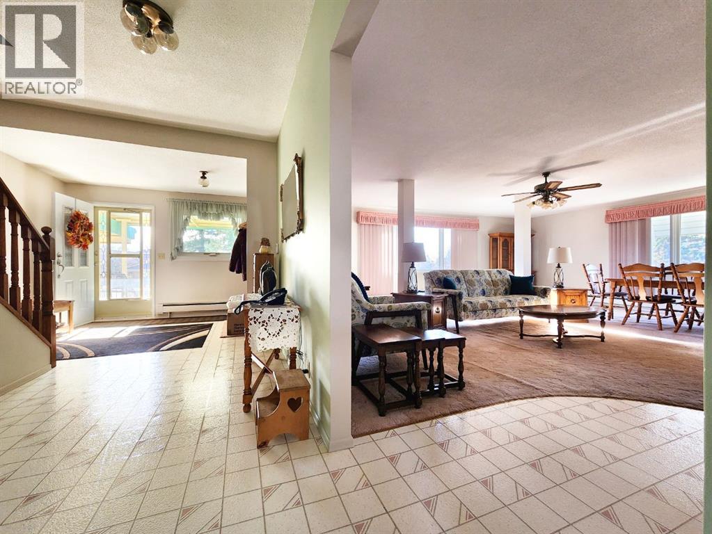 112 43 Avenue W Property Photo 6