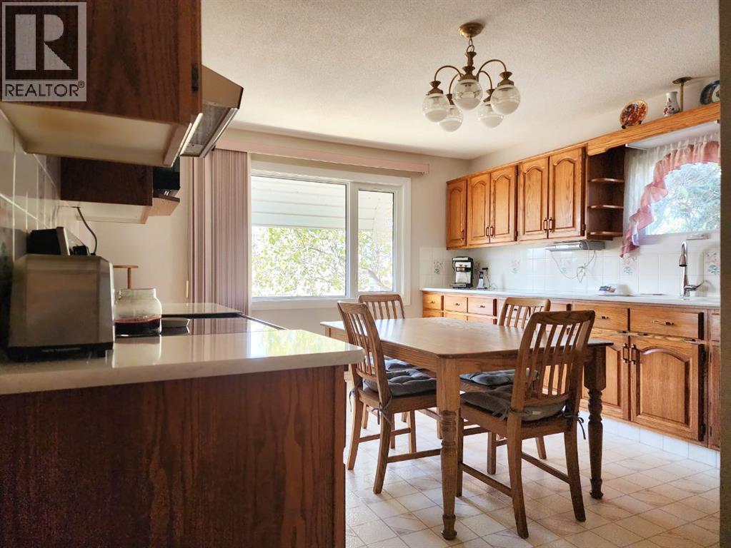 112 43 Avenue W Property Photo 10