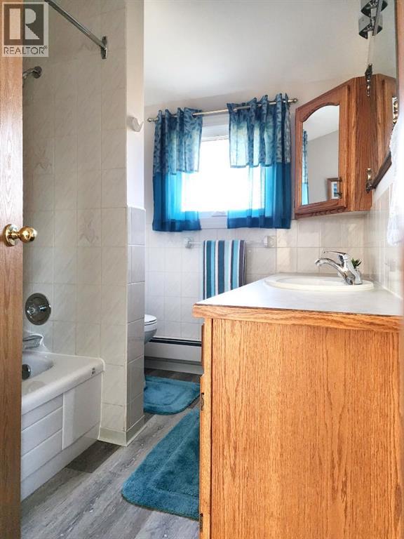 112 43 Avenue W Property Photo 18