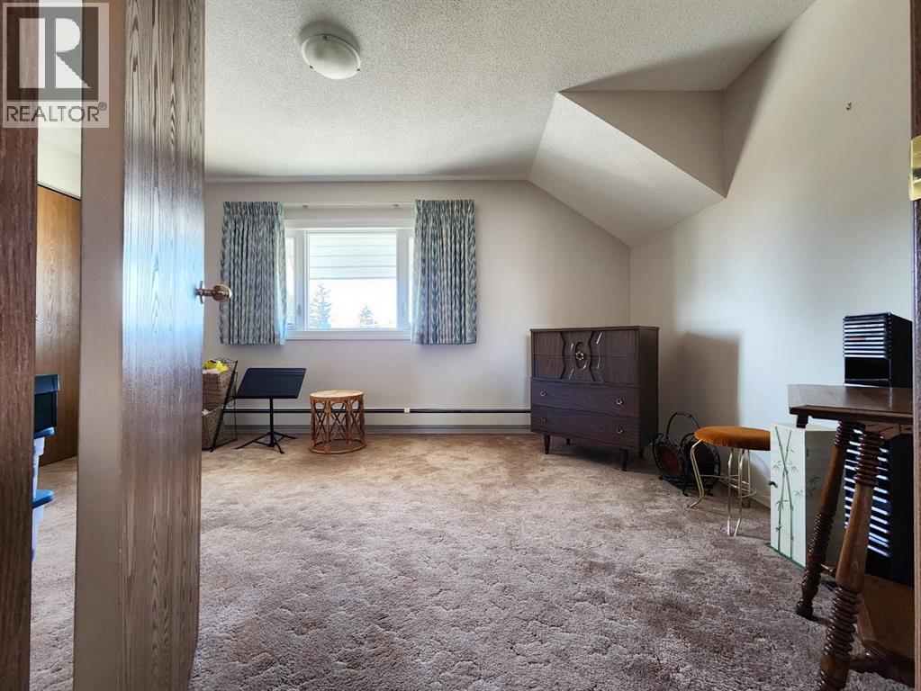 112 43 Avenue W Property Photo 21