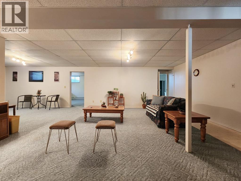 112 43 Avenue W Property Photo 26