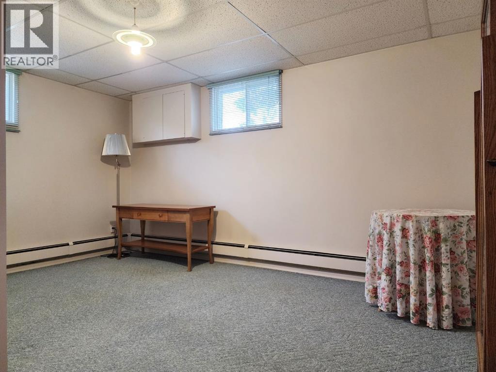 112 43 Avenue W Property Photo 28