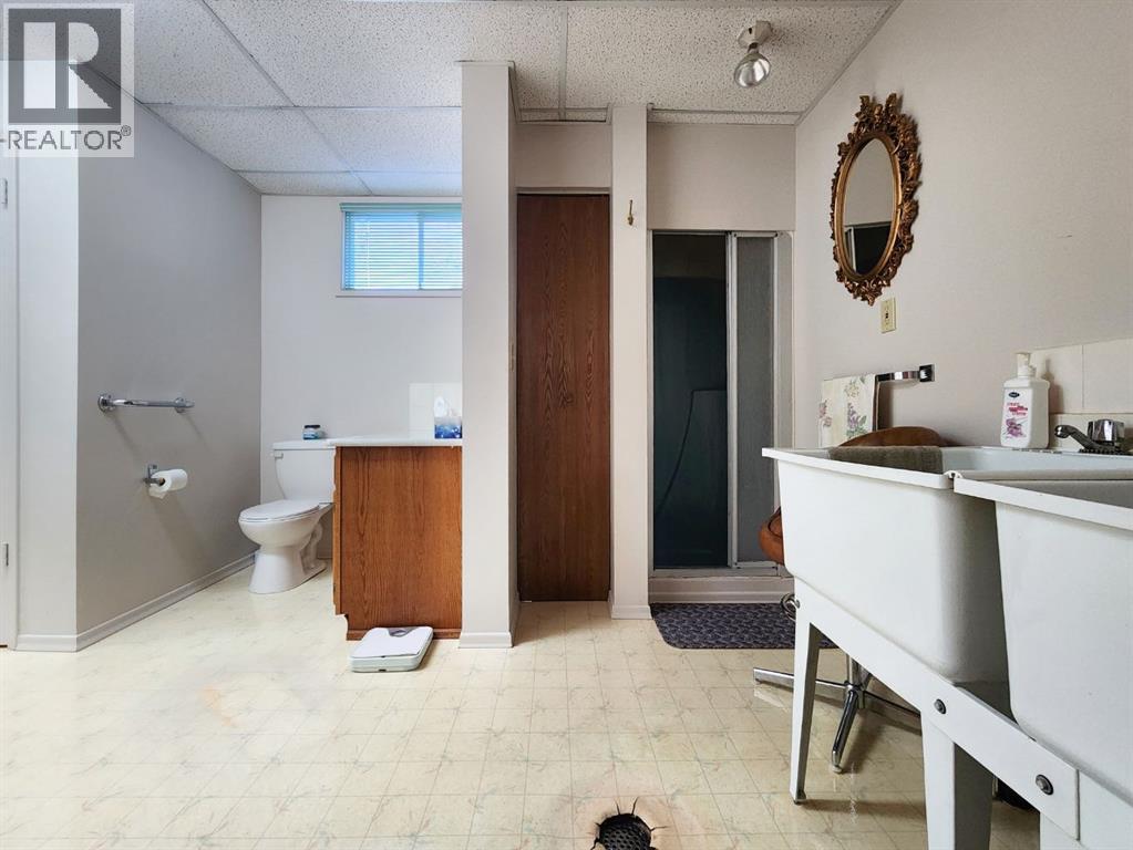 112 43 Avenue W Property Photo 30