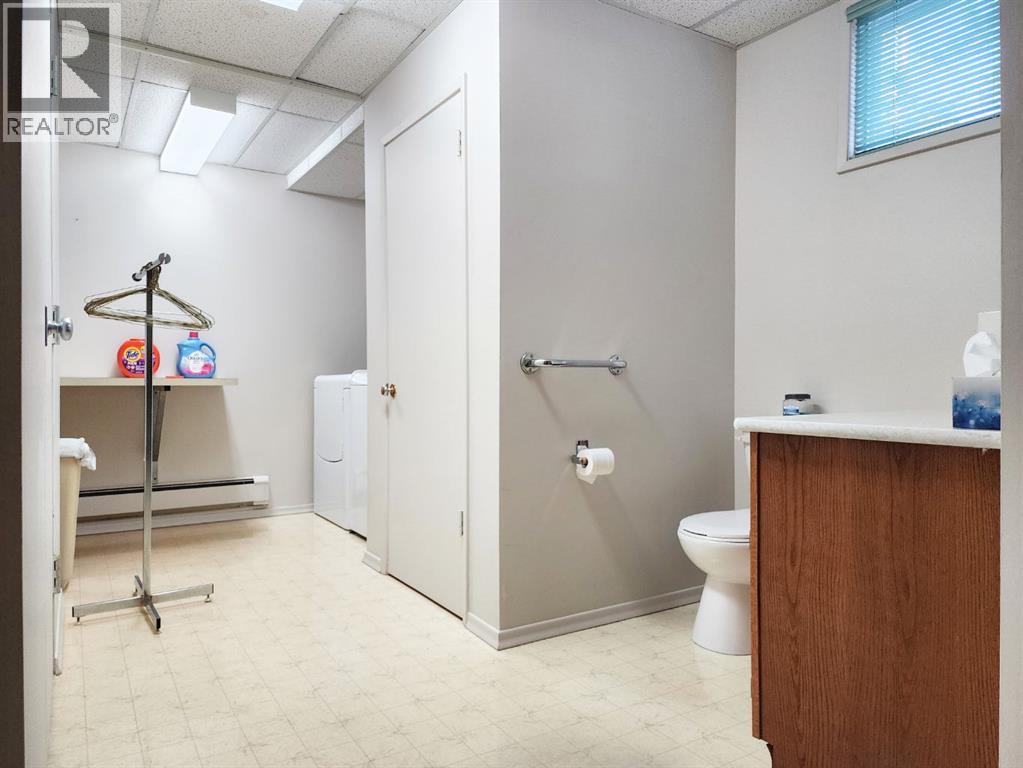 112 43 Avenue W Property Photo 31