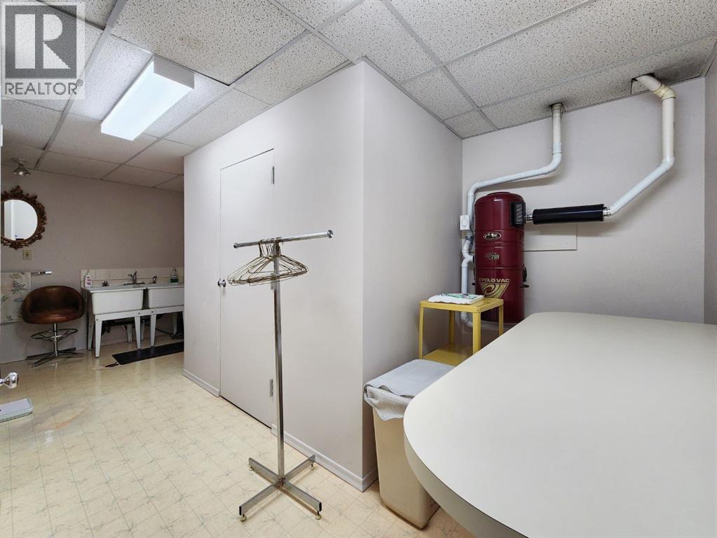 112 43 Avenue W Property Photo 32