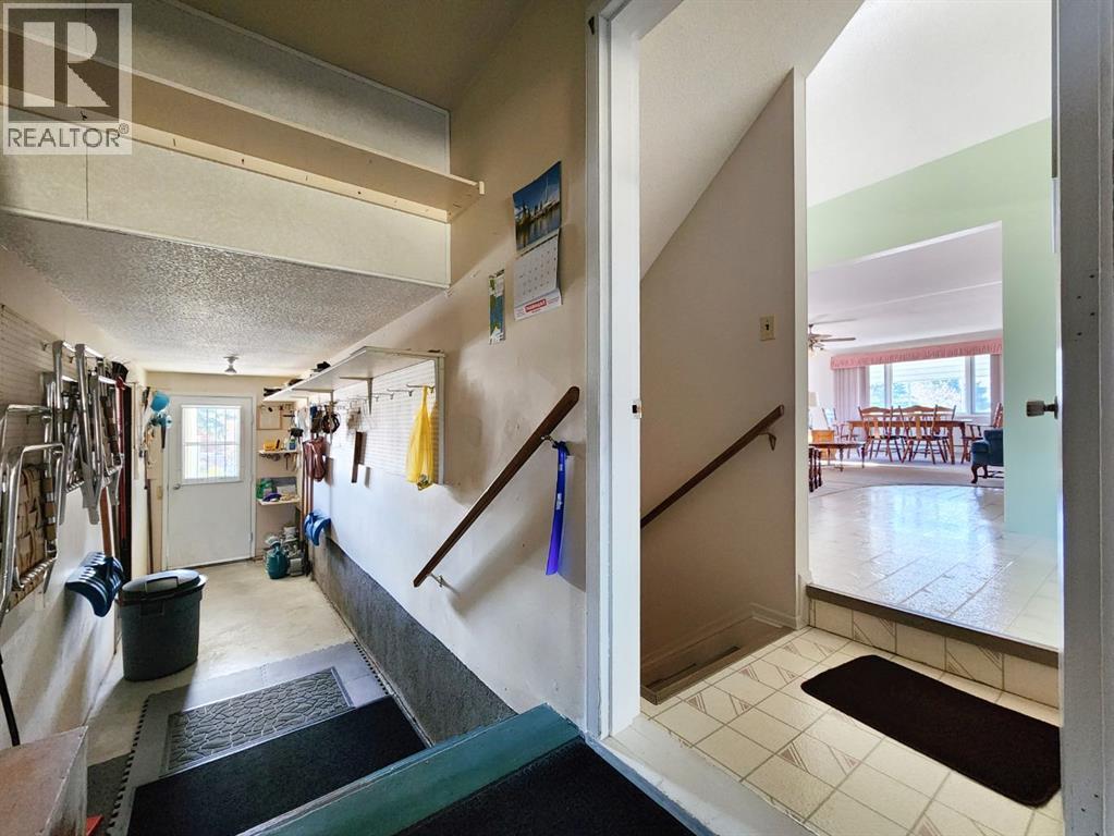 112 43 Avenue W Property Photo 34