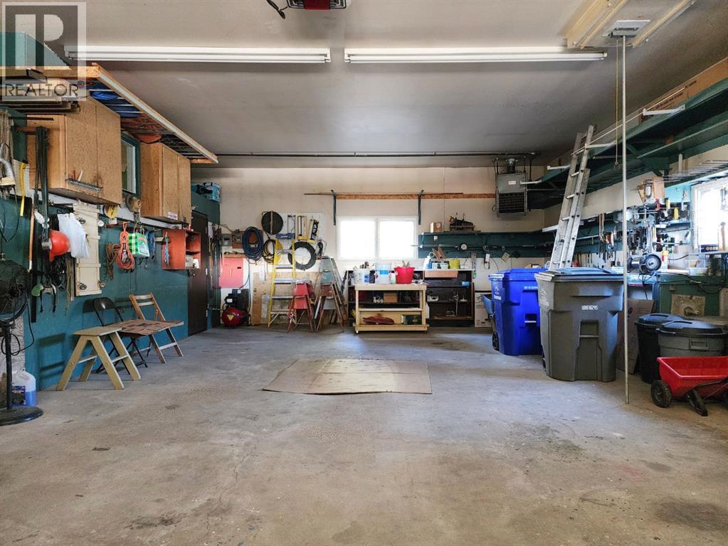 112 43 Avenue W Property Photo 36