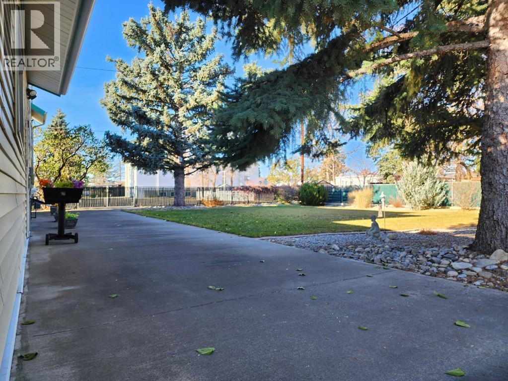 112 43 Avenue W Property Photo 38