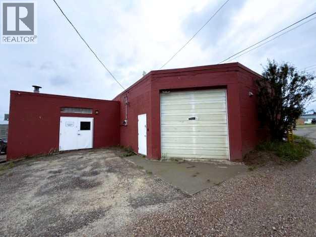 515 50 Street Property Photo 6