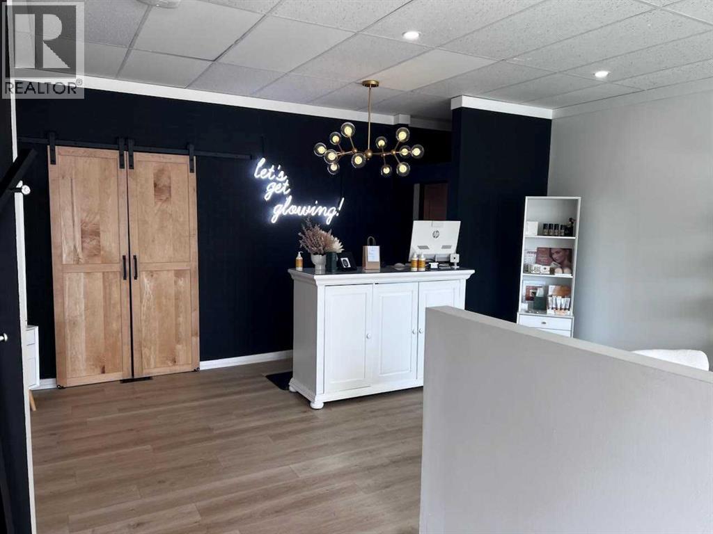 515 50 Street Property Photo 8