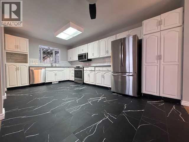 5226 18 Avenue Property Photo 5