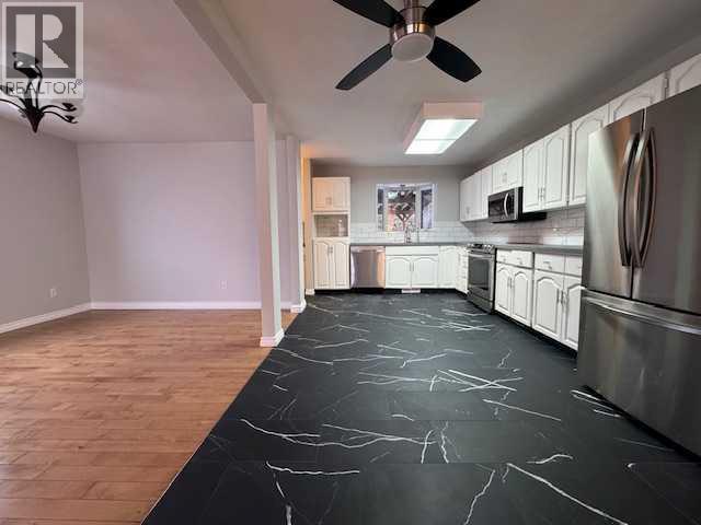 5226 18 Avenue Property Photo 6