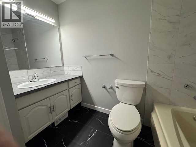 5226 18 Avenue Property Photo 12