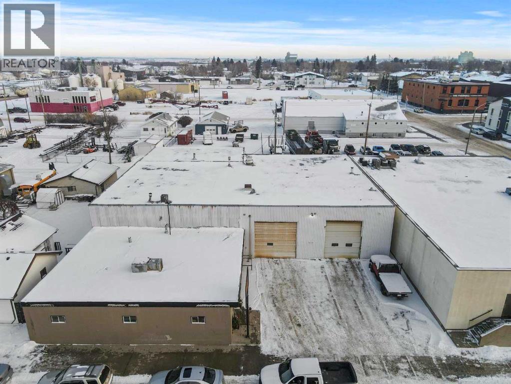5013 48 Street Property Photo 3