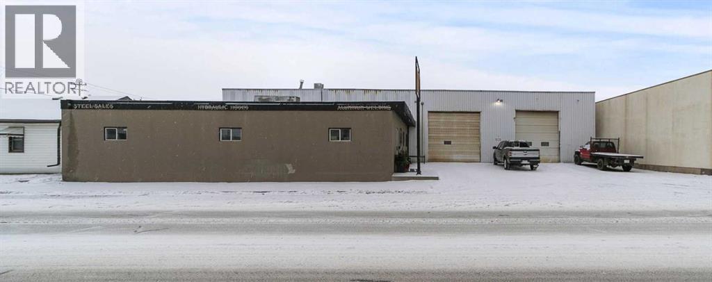 5013 48 Street Property Photo 4