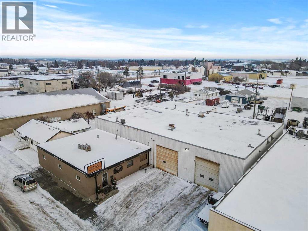 5013 48 Street Property Photo 17
