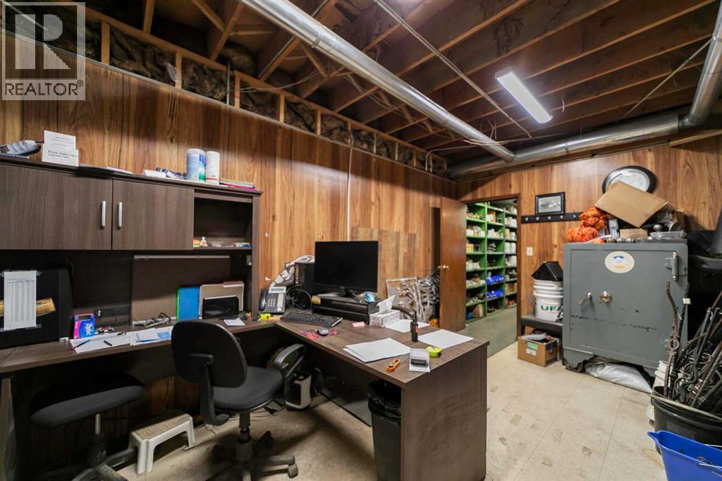 5013 48 Street Property Photo 23