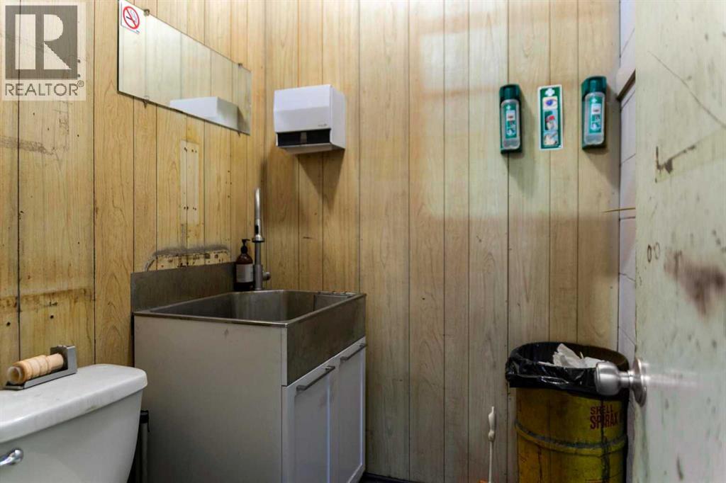 5013 48 Street Property Photo 40