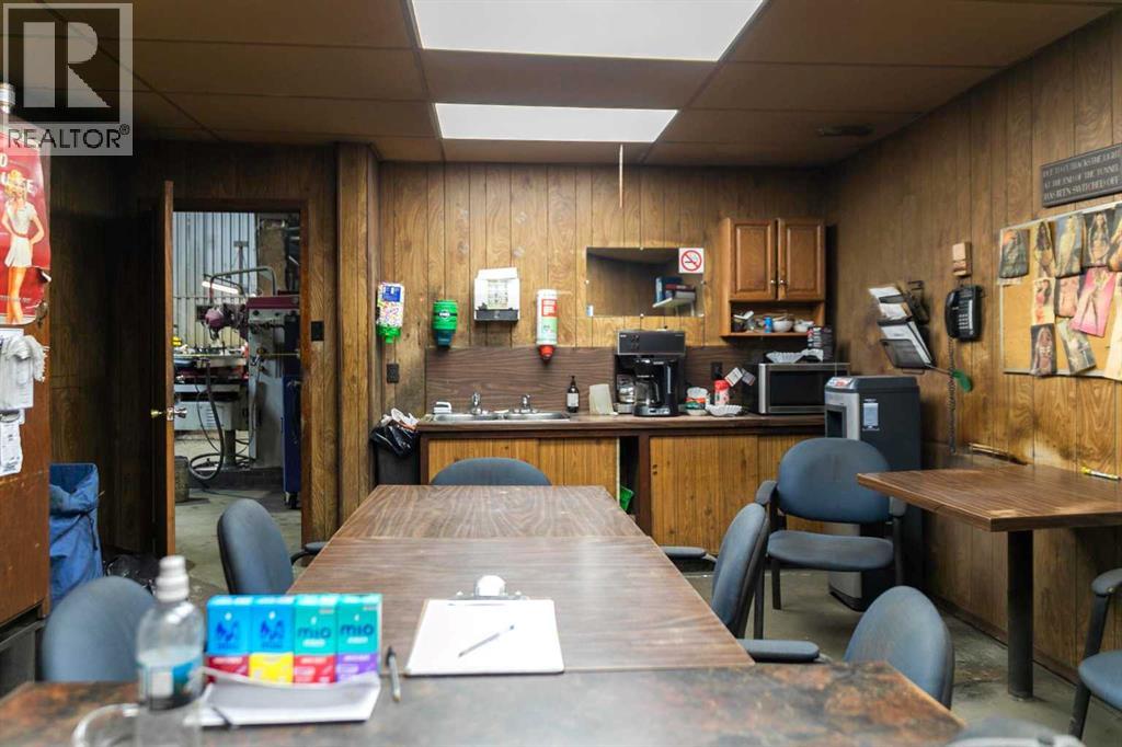 5013 48 Street Property Photo 41