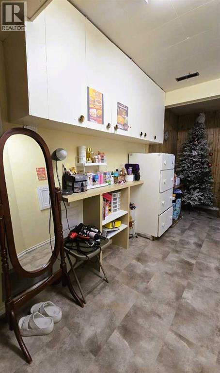 101 Avenue Property Photo 15