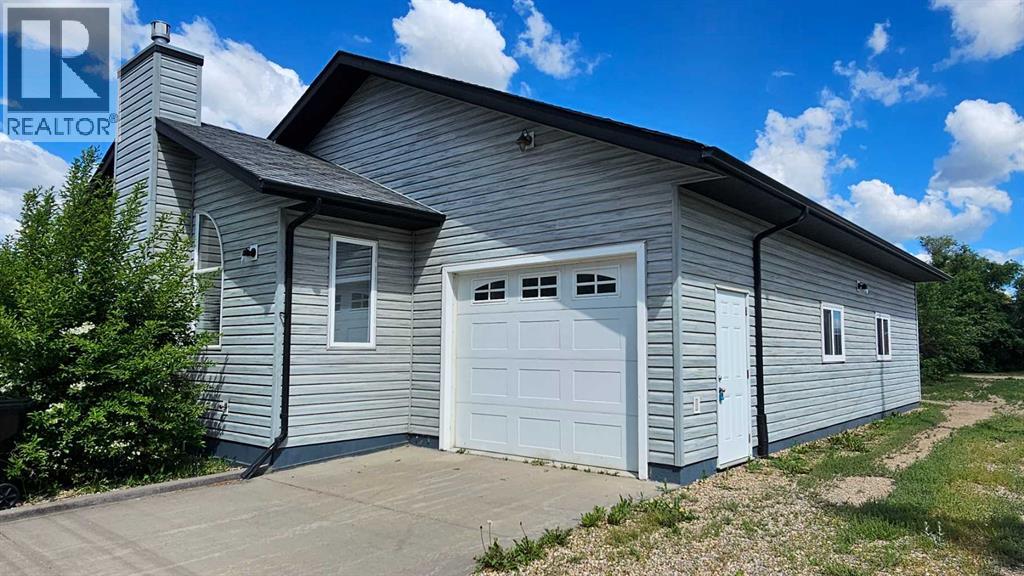 5112 52 Avenue Property Photo 2