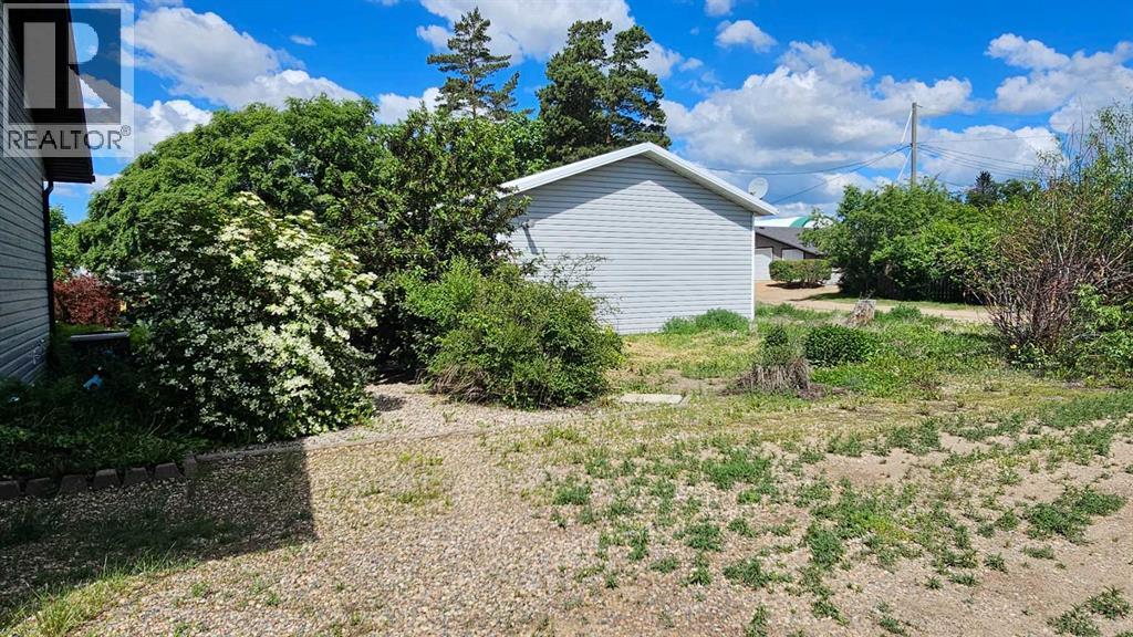 5112 52 Avenue Property Photo 3