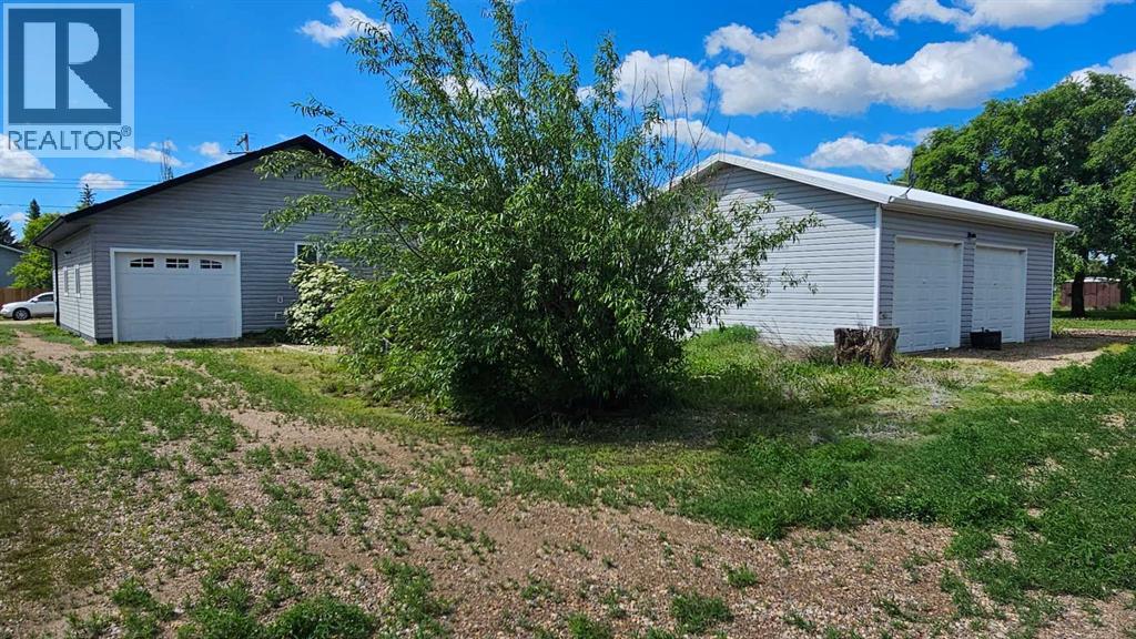 5112 52 Avenue Property Photo 4