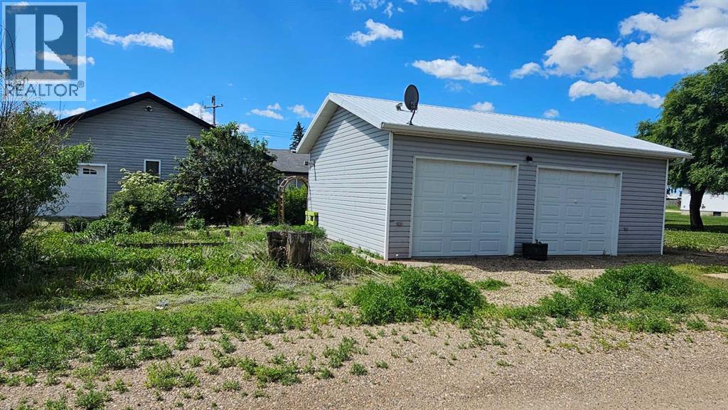 5112 52 Avenue Property Photo 5