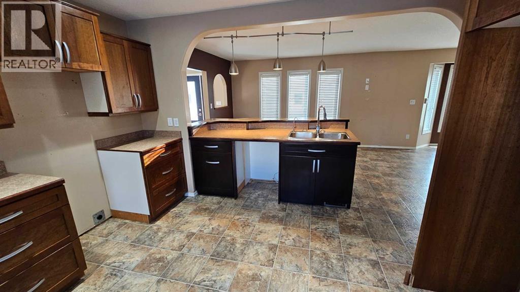 5112 52 Avenue Property Photo 20