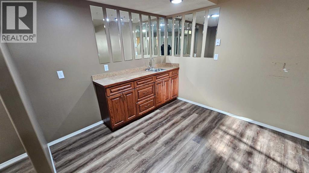 5112 52 Avenue Property Photo 31