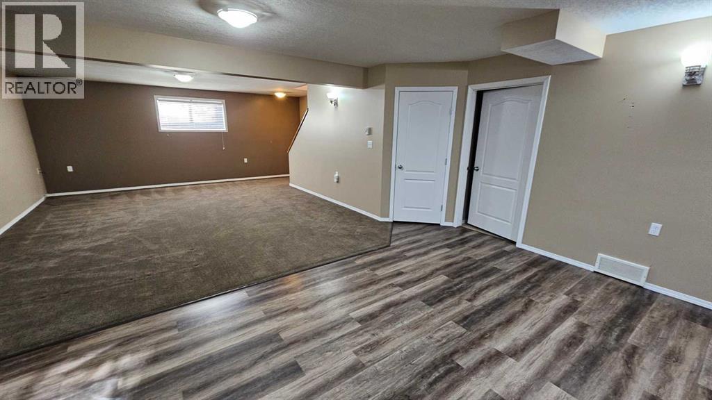 5112 52 Avenue Property Photo 32