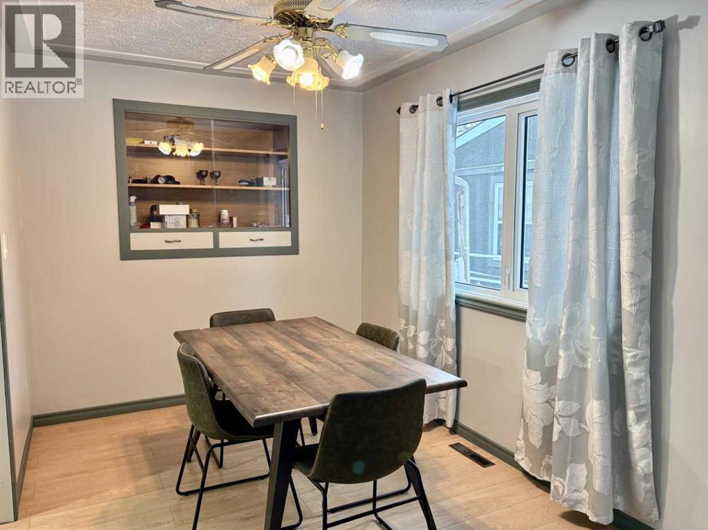 5019 51 Street Property Photo 5