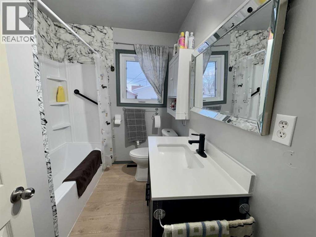 5019 51 Street Property Photo 10
