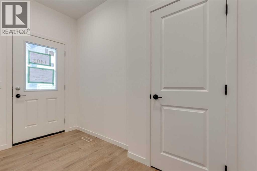 1402 Bayview Crescent Sw Property Photo 4