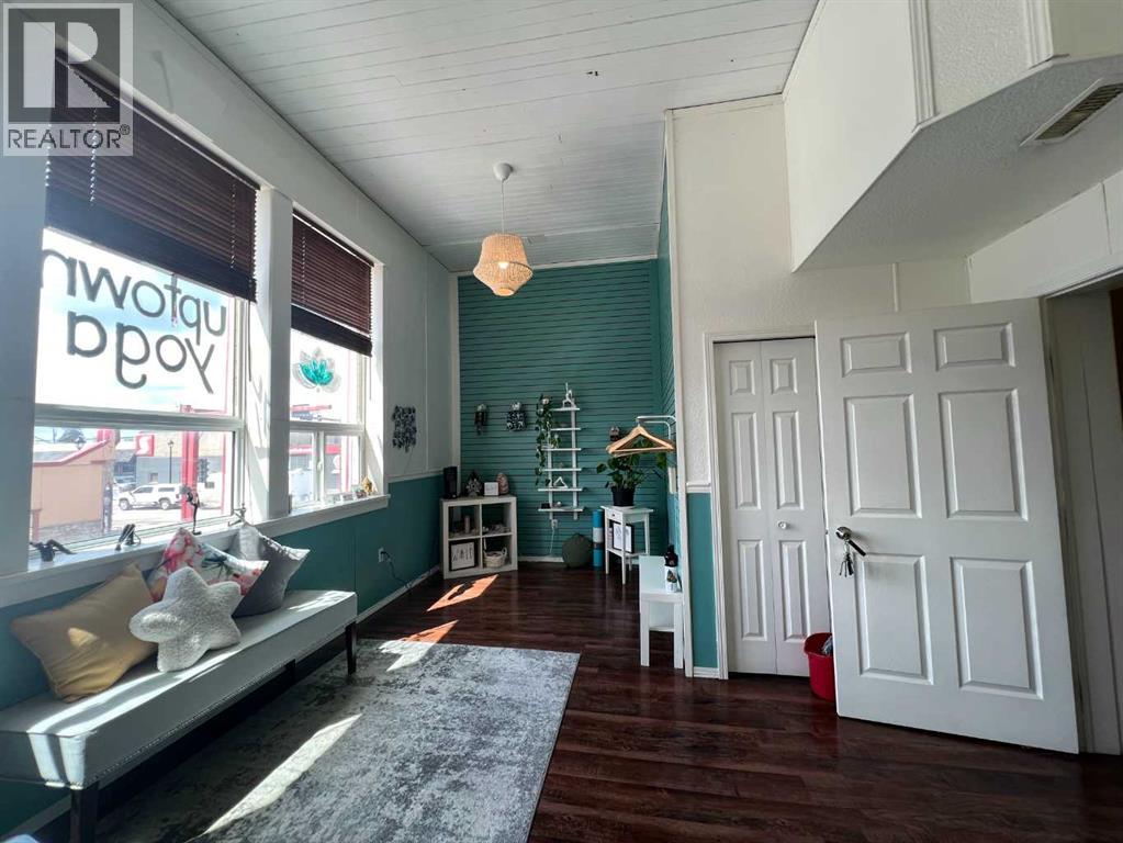 319 50 Street Property Photo 10