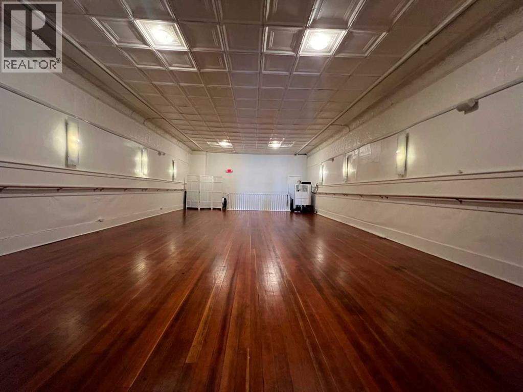 319 50 Street Property Photo 13
