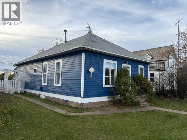 4919 49 Street Property Photo 1