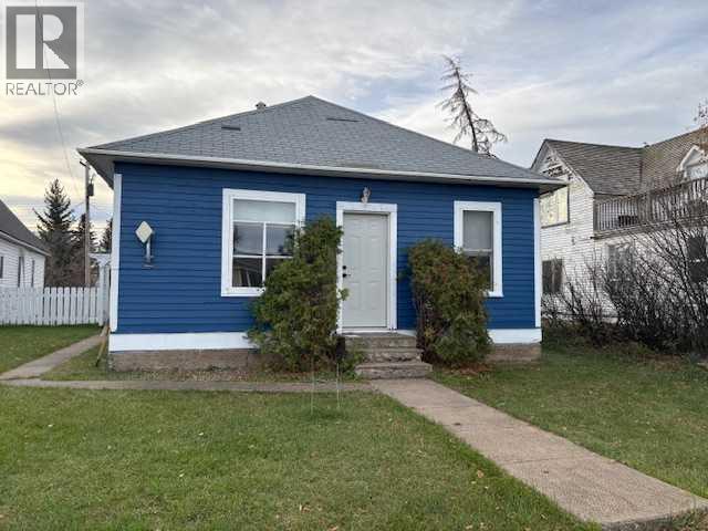 4919 49 Street Property Photo 2