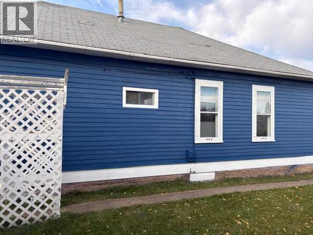 4919 49 Street Property Photo 3