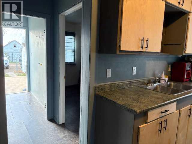 4919 49 Street Property Photo 6