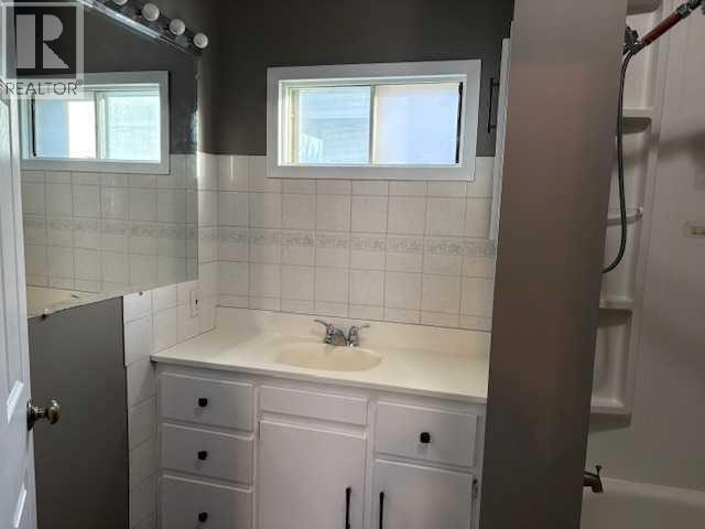 4919 49 Street Property Photo 14
